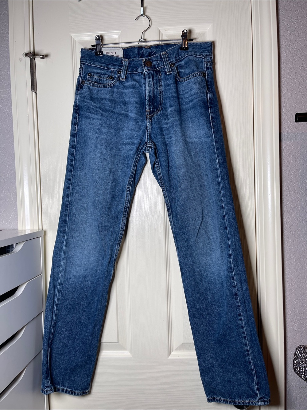 Hollister Men's Straight Leg Jeans in Medium Blue Wash